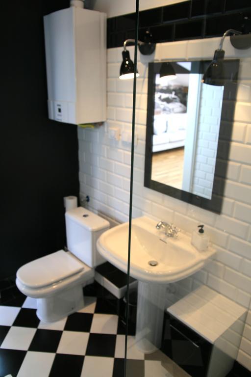 Designer In The Heart Of 4th Floor No Lift Apartmán